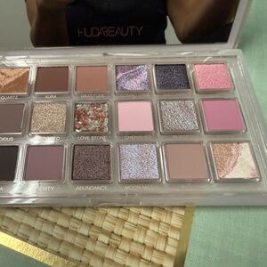HUDA BEAUTY Eyeshadow Palette - Pink, Purple, Gold Glam